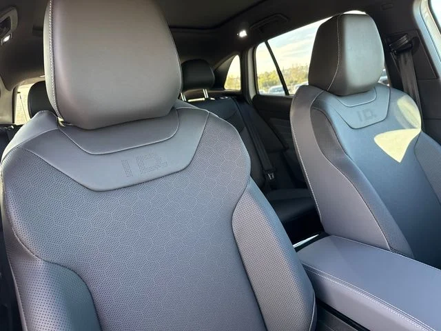 New 2026 Opal White Pearl W / Black Roof Volkswagen Pro S Plus image 20