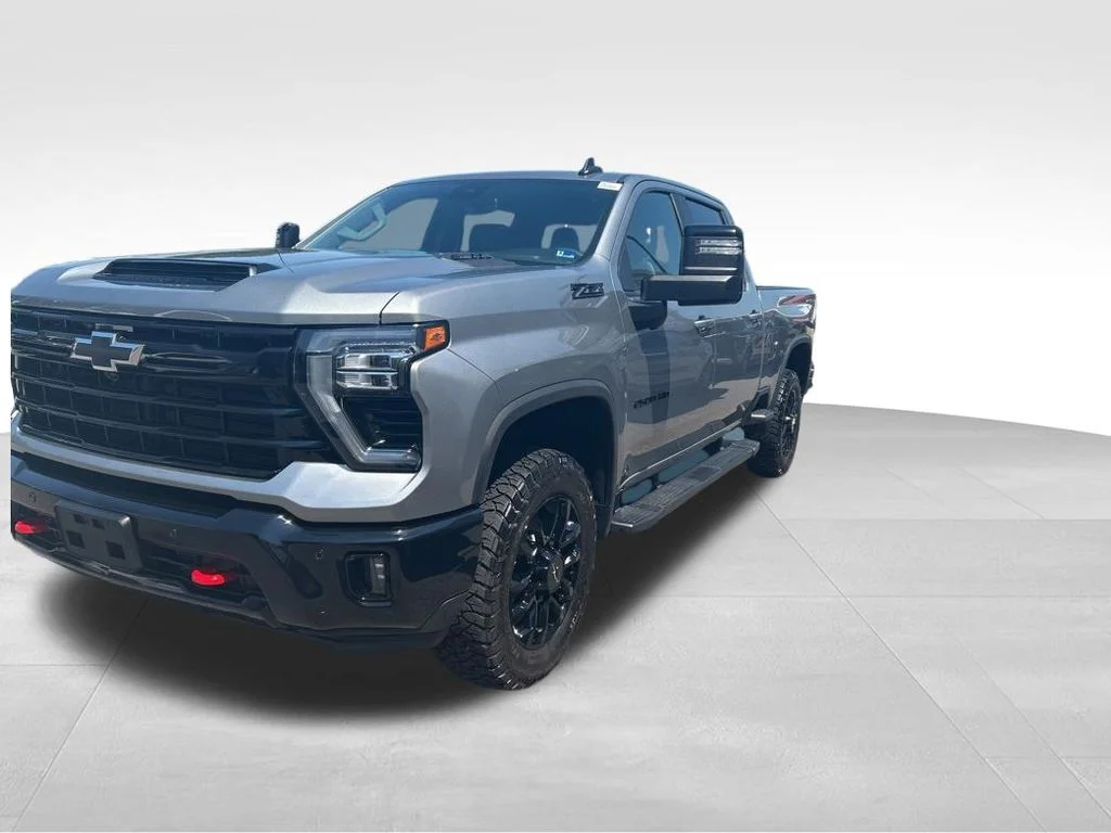 Used 2025 Gray Chevrolet LT image 2