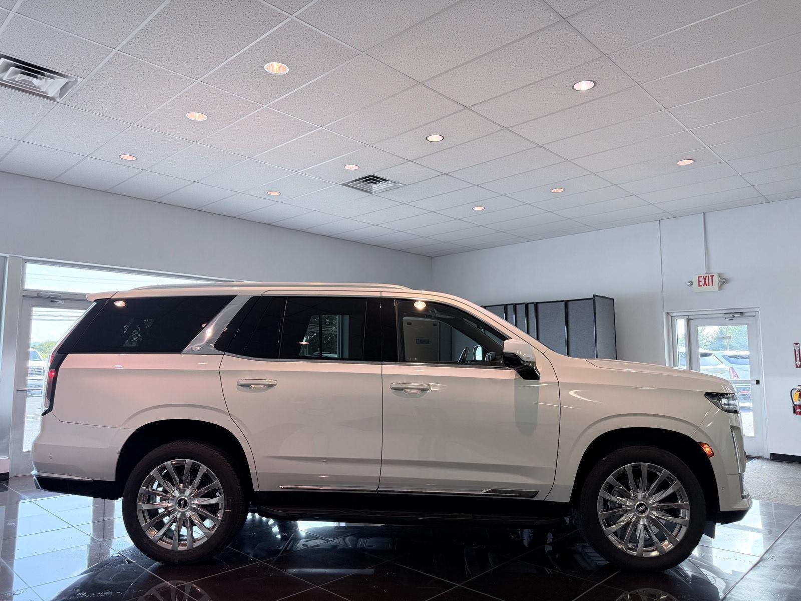 Used 2021 CRYSTAL WHITE TRICOAT Cadillac Premium Luxury image 19