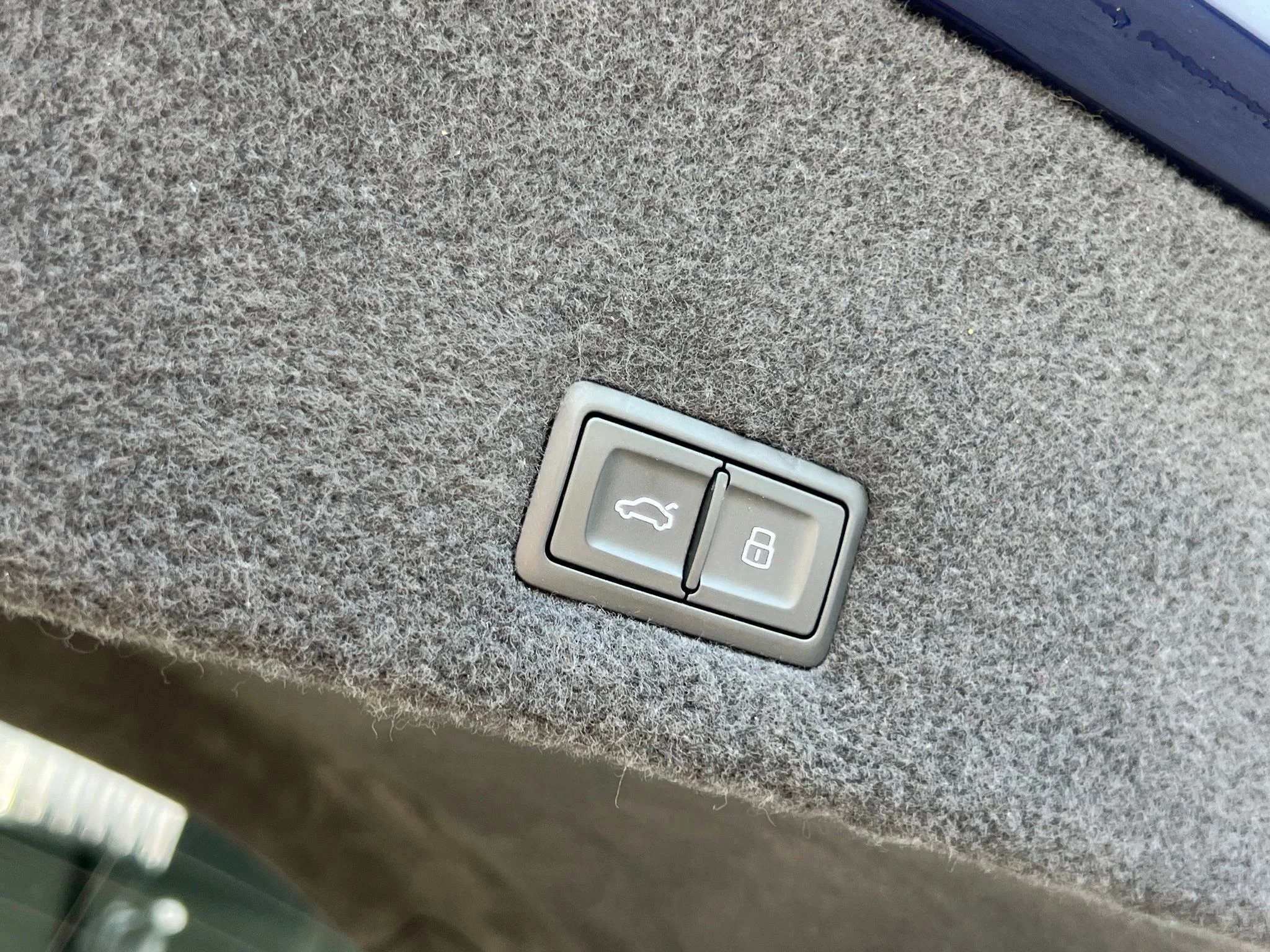 Used 2019 Blue Lamborghini Base image 20