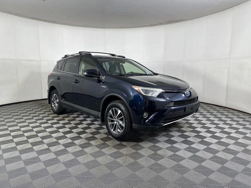 Used 2018 Aqua Toyota XLE image 9