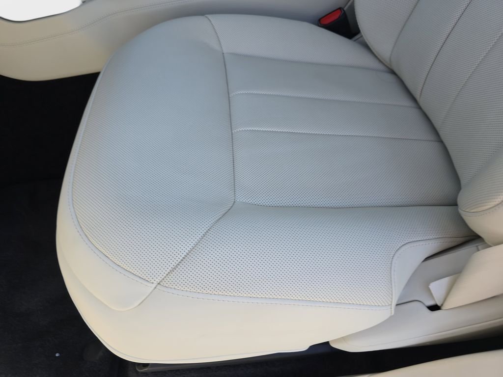 New 2025 Icy White Satin Land Rover SV LWB image 29