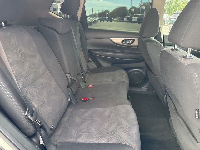 Used 2016 White Nissan SV image 18