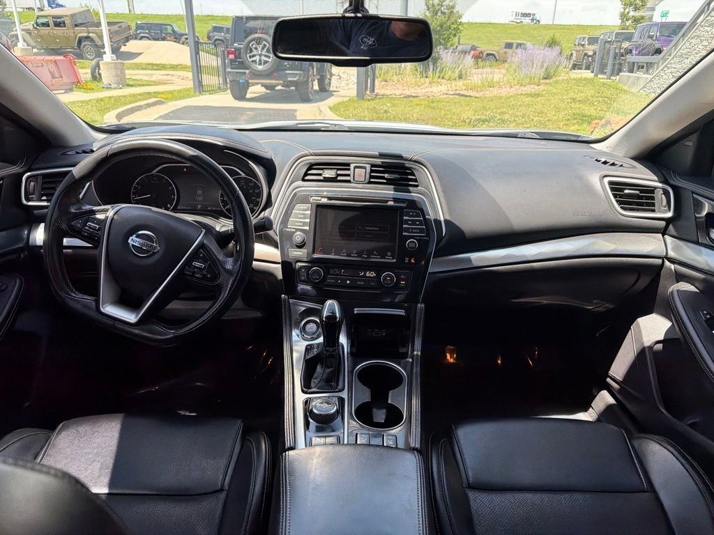 Used 2019 Silver Nissan 3.5 SV image 14