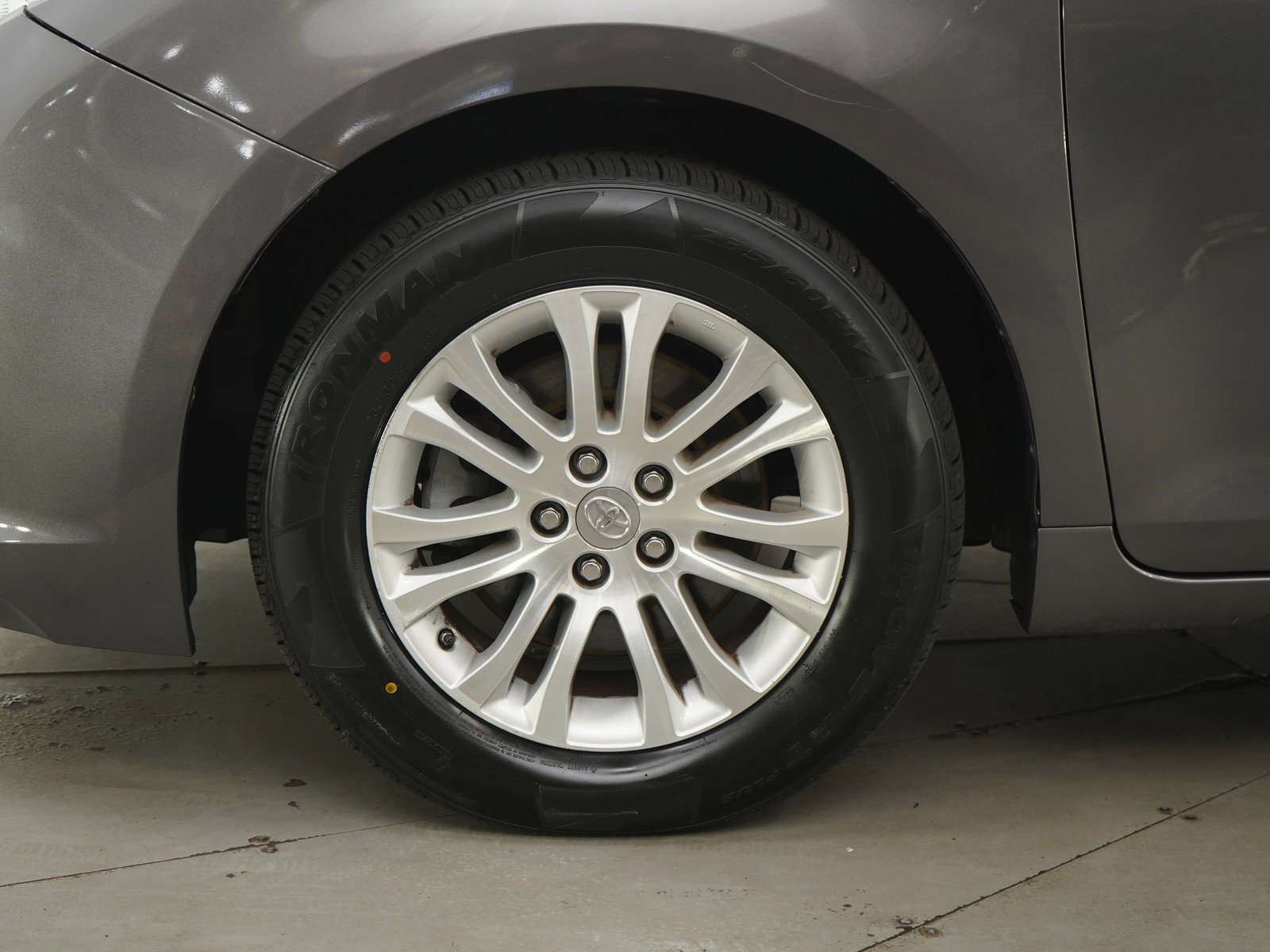 2017 Toyota Sienna XLE Premium - Photo 26