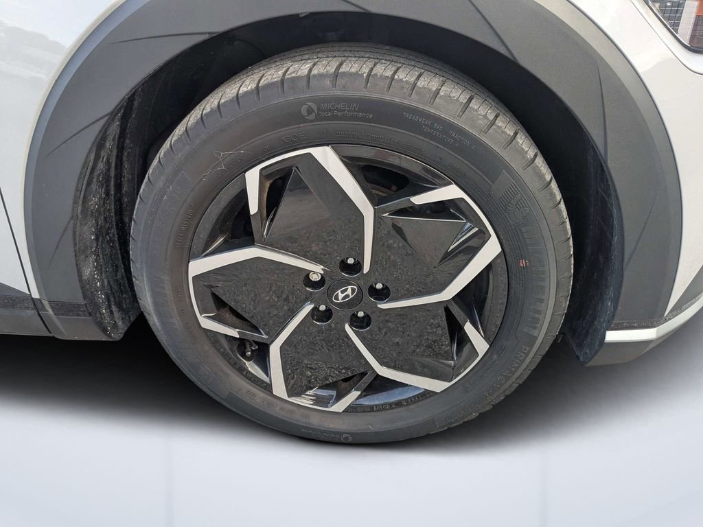 Used 2024 Gray Hyundai SE image 10