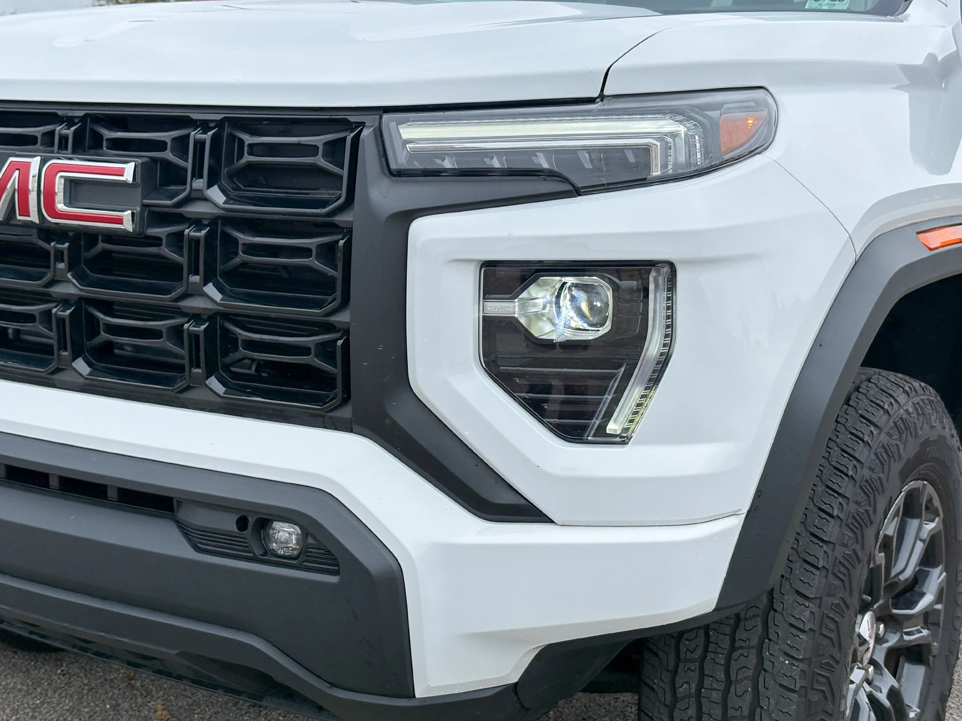 Used 2023 White GMC Elevation image 6