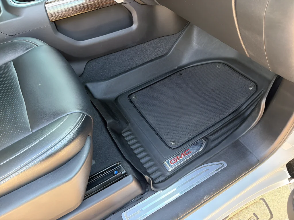 Used 2021 SUMMIT WHITE GMC Elevation image 35
