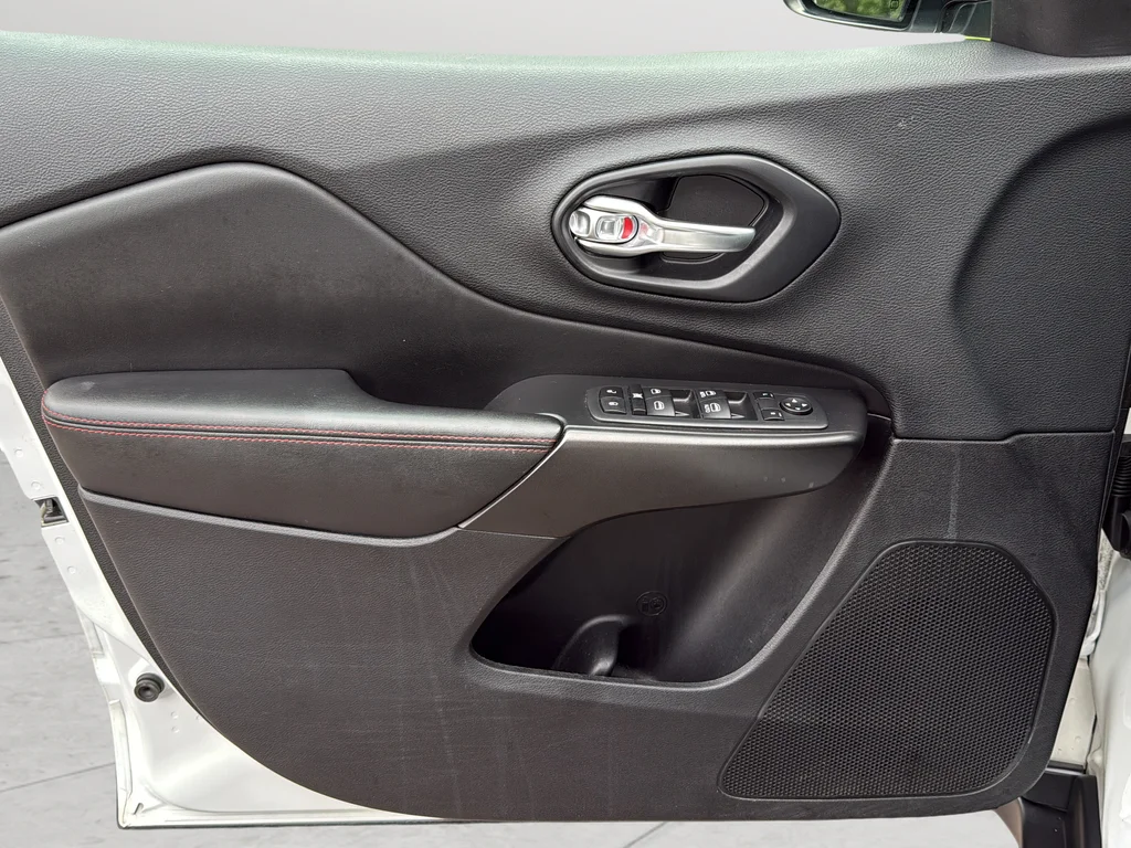 Used 2021 White Jeep Trailhawk image 26