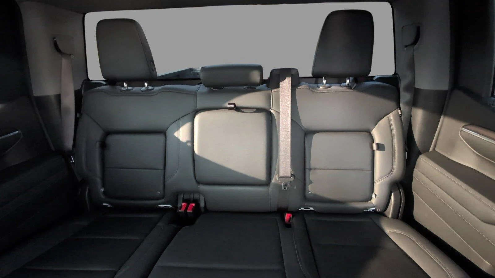 Used 2023 SUMMIT WHITE GMC SLT image 32
