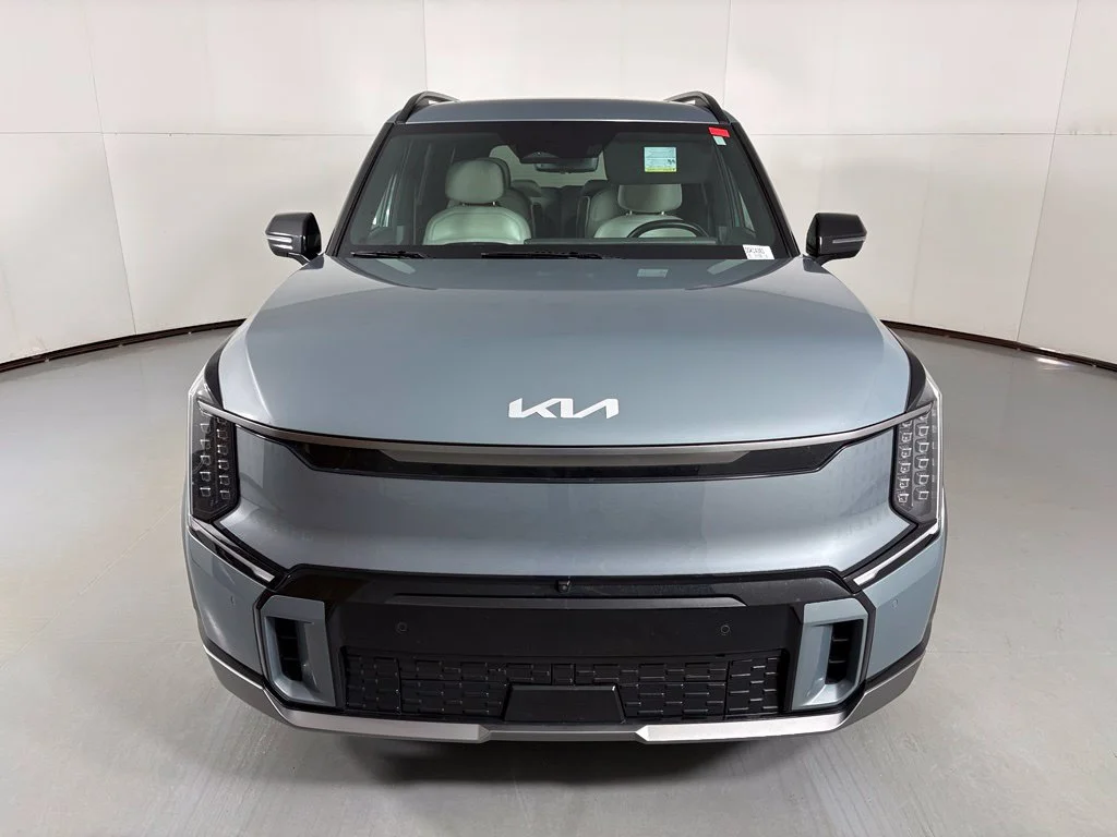 Used 2024 Green Kia GT-Line image 3