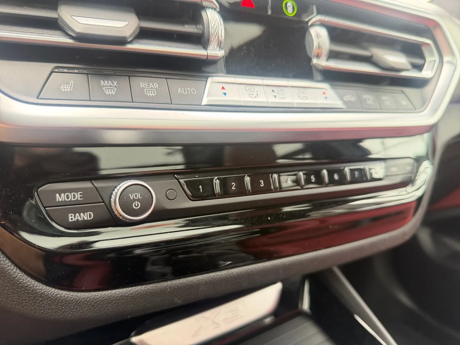 Used 2022 Mineral White Metallic BMW xDrive30i image 33