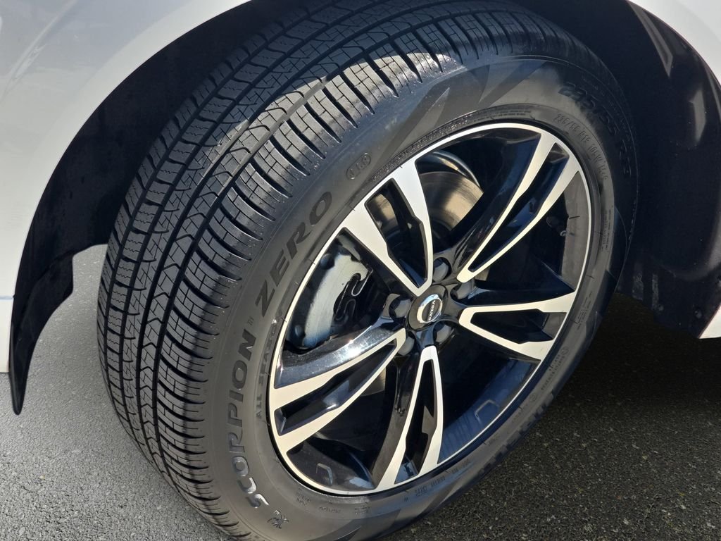 Used 2020 White Volvo T5 Momentum image 36