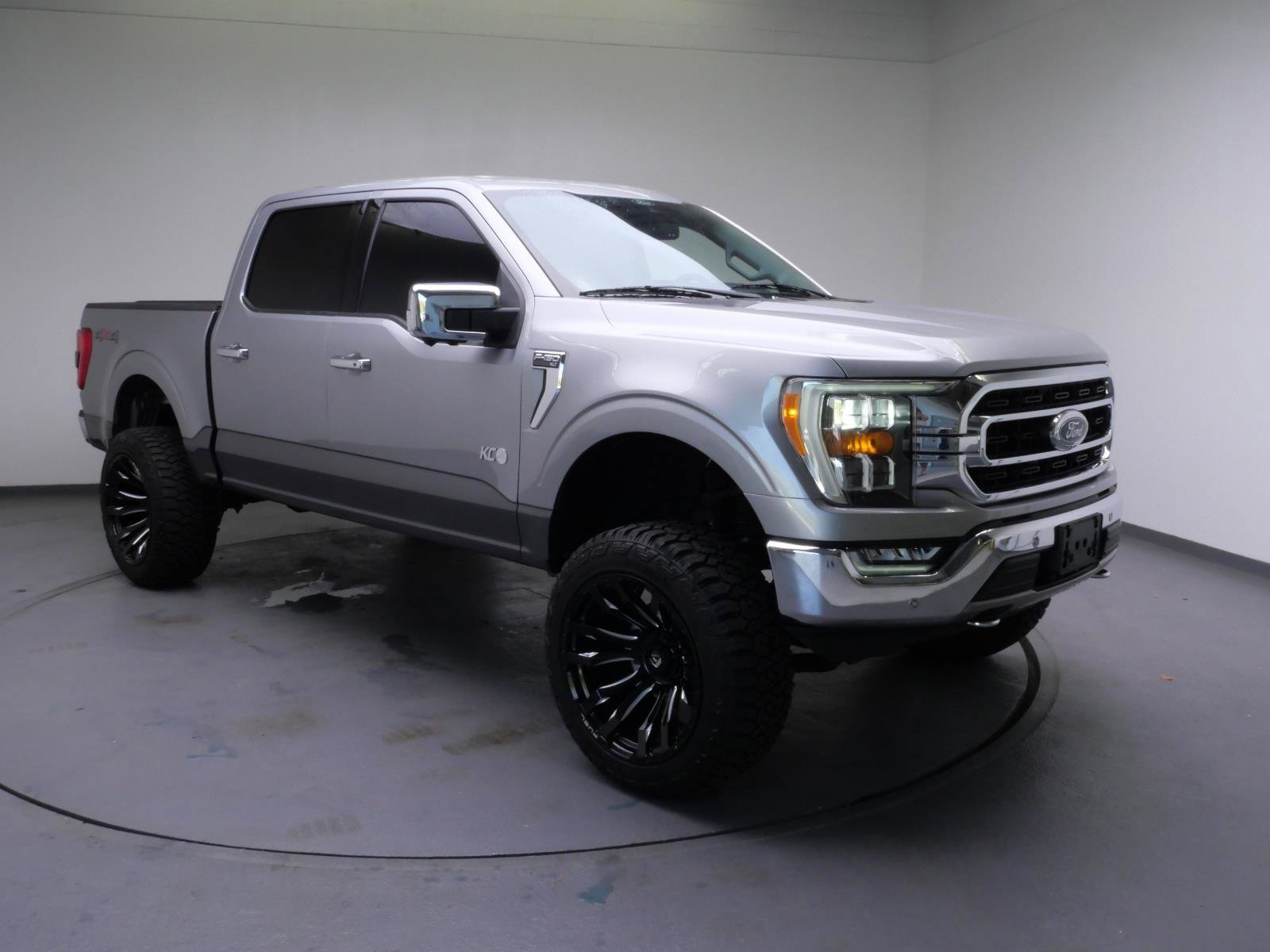 Used 2021  Ford XLT image 3