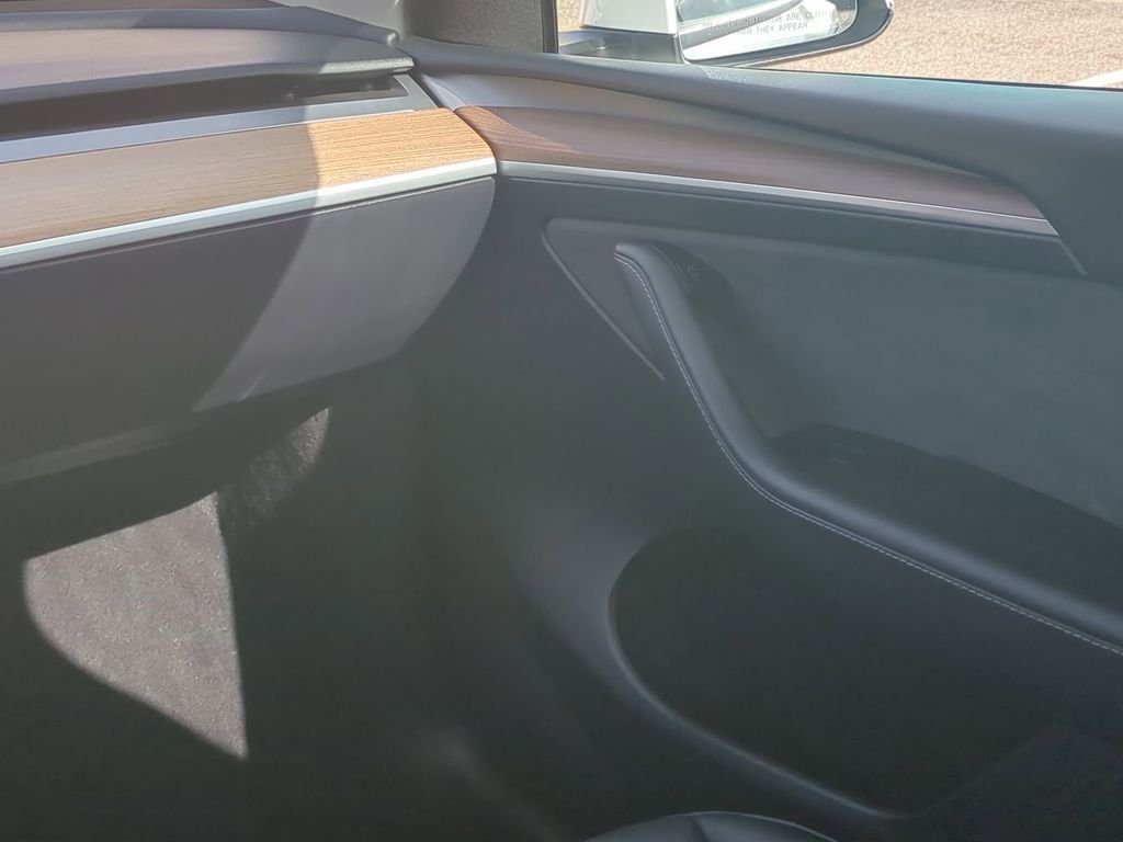2024 Tesla Model Y Long Range - Photo 20