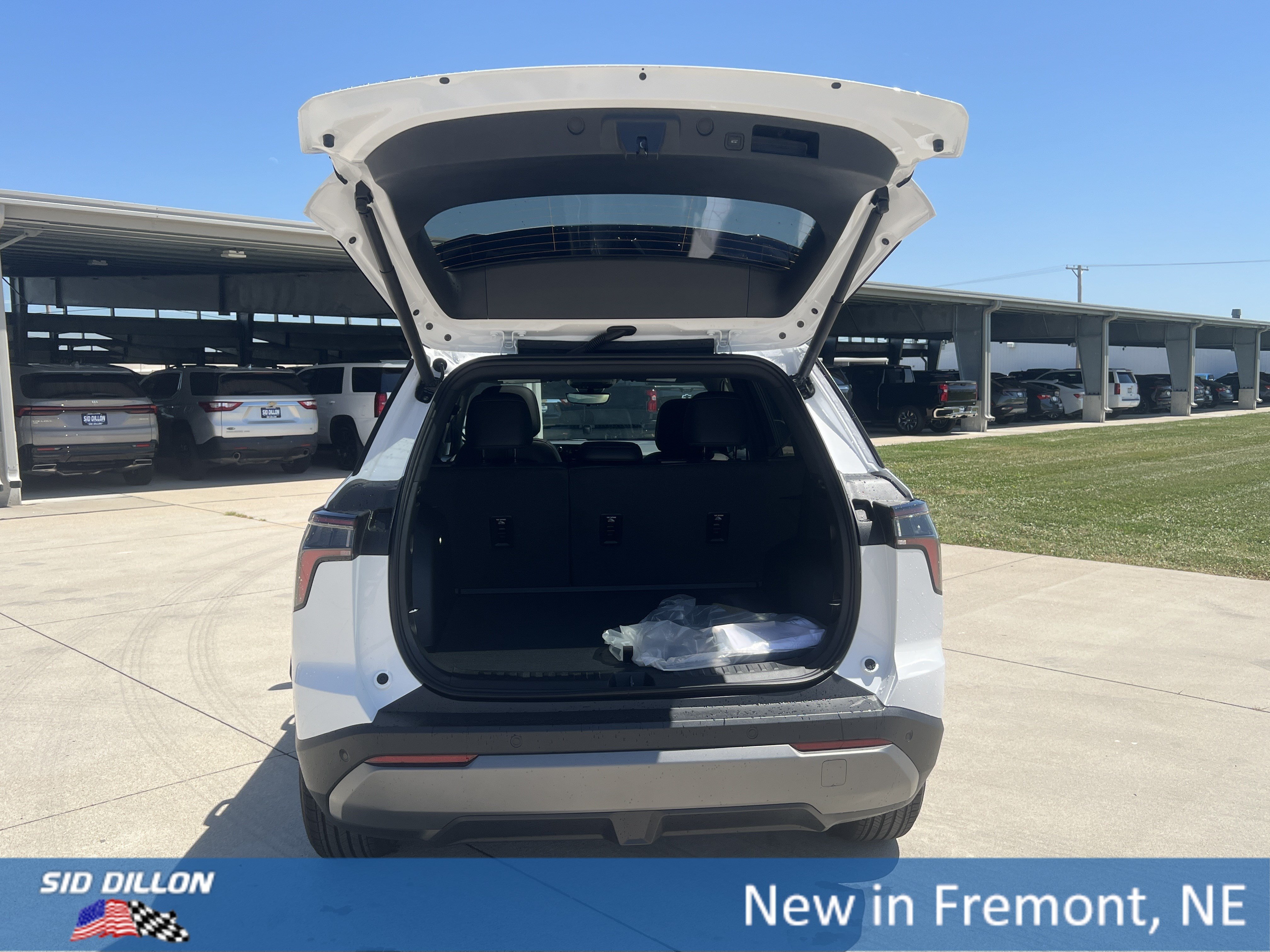 New 2027 Summit White Chevrolet LT image 8