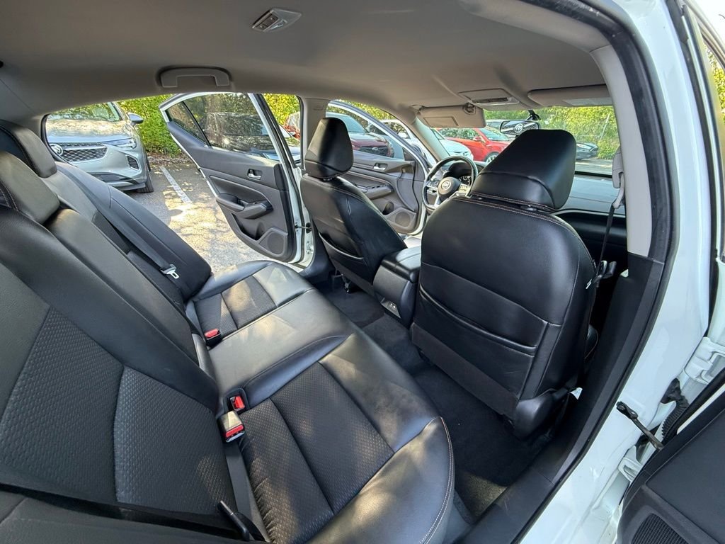 Used 2019 White Nissan 2.5 SR image 22