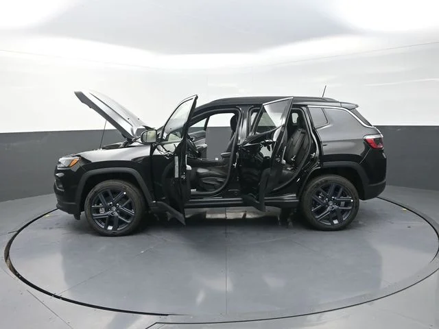 New 2026 Diamond Black Crystal Pearlcoat Jeep  image 26