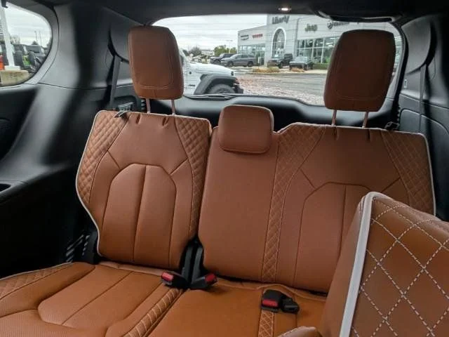 2026 Chrysler Pacifica Pinnacle - Photo 11