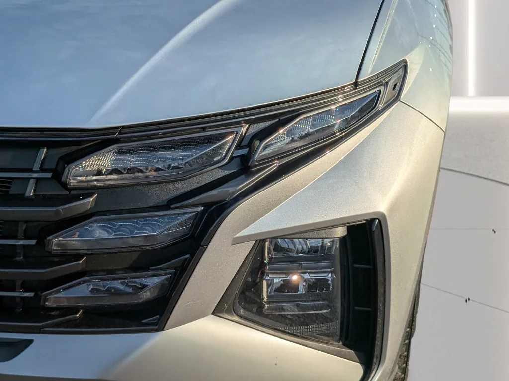 Used 2025 Silver Hyundai SE image 7