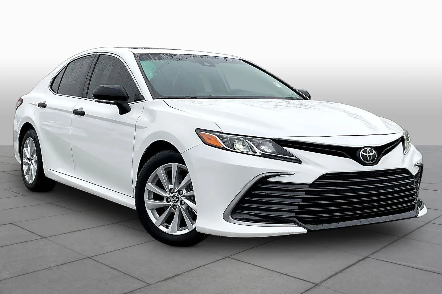 Used 2024 Ice Cap Toyota LE image 3