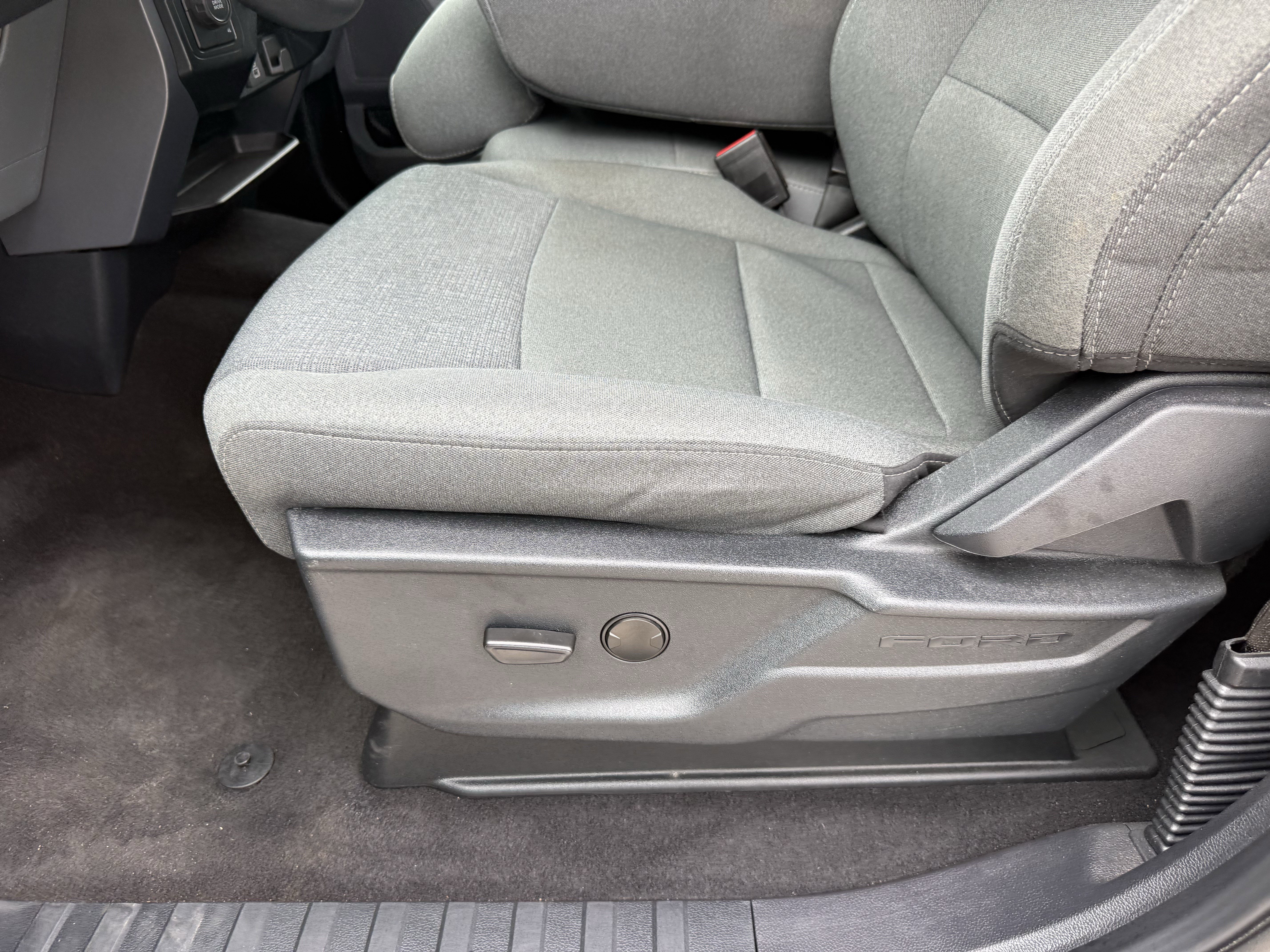 Used 2025 Silver Metallic Ford XLT image 27
