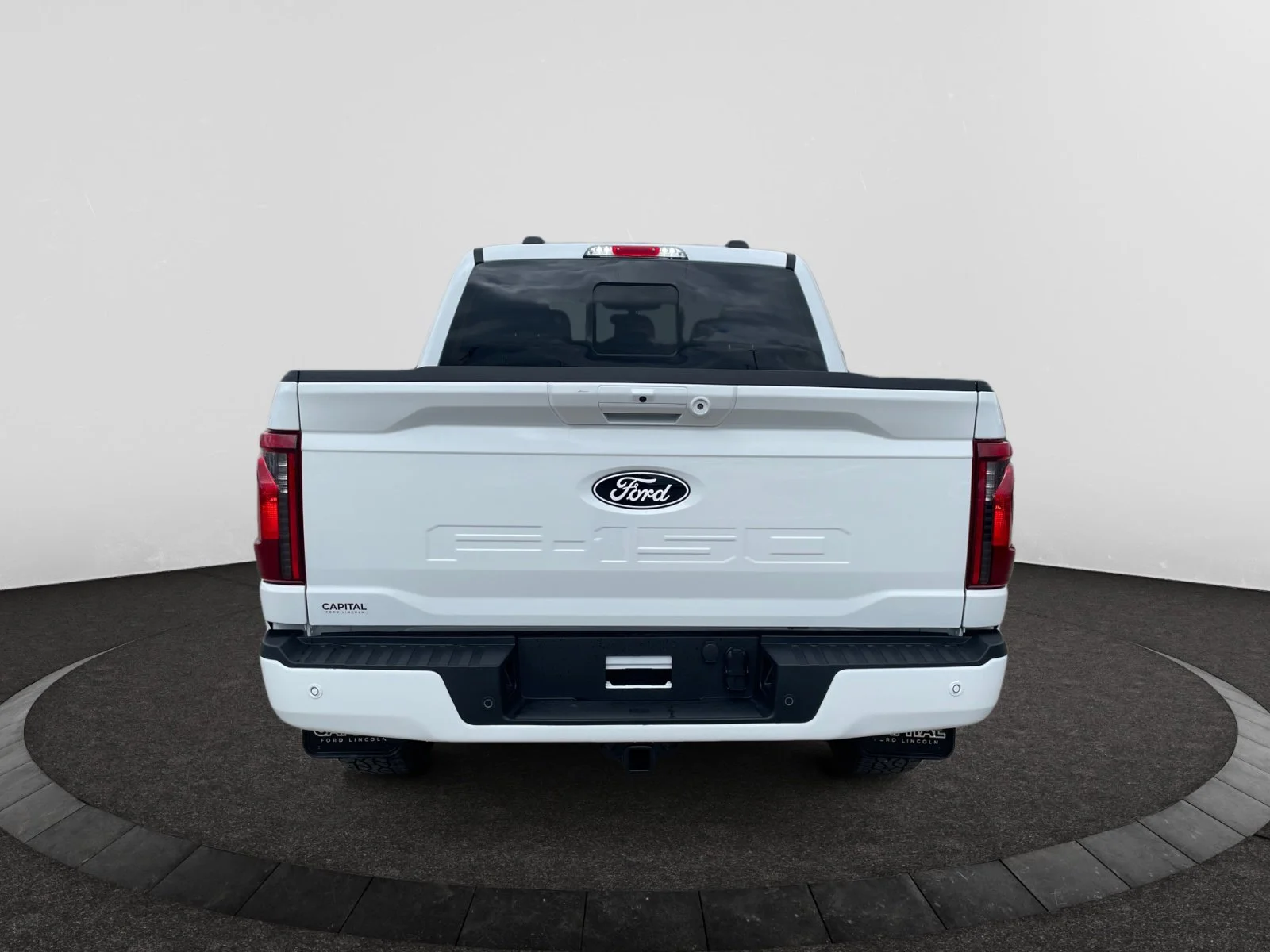 New 2026 Oxford White Ford XLT image 4