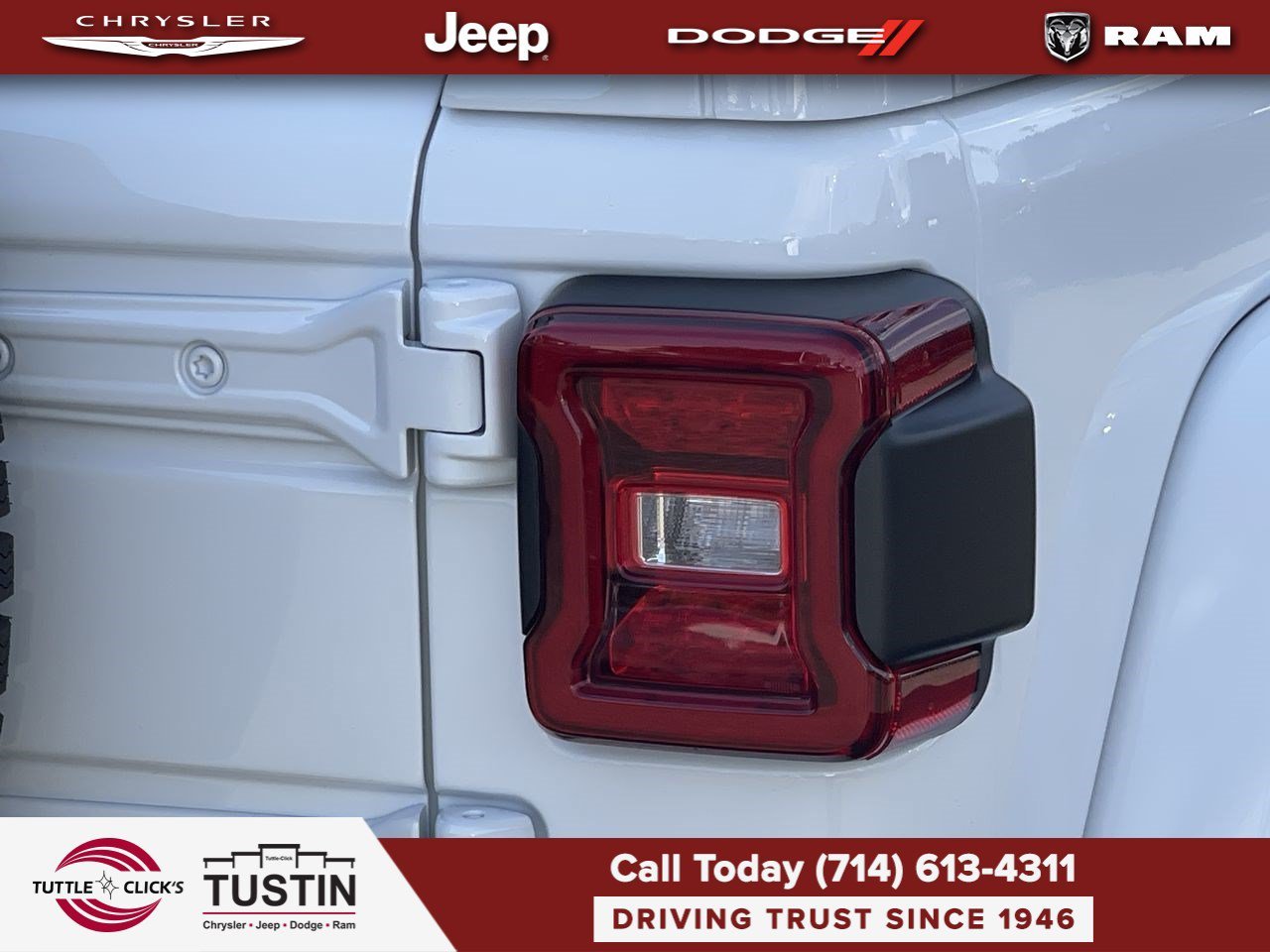 New 2026 Bright White Clear-Coat Exterior Paint Jeep Sahara image 9
