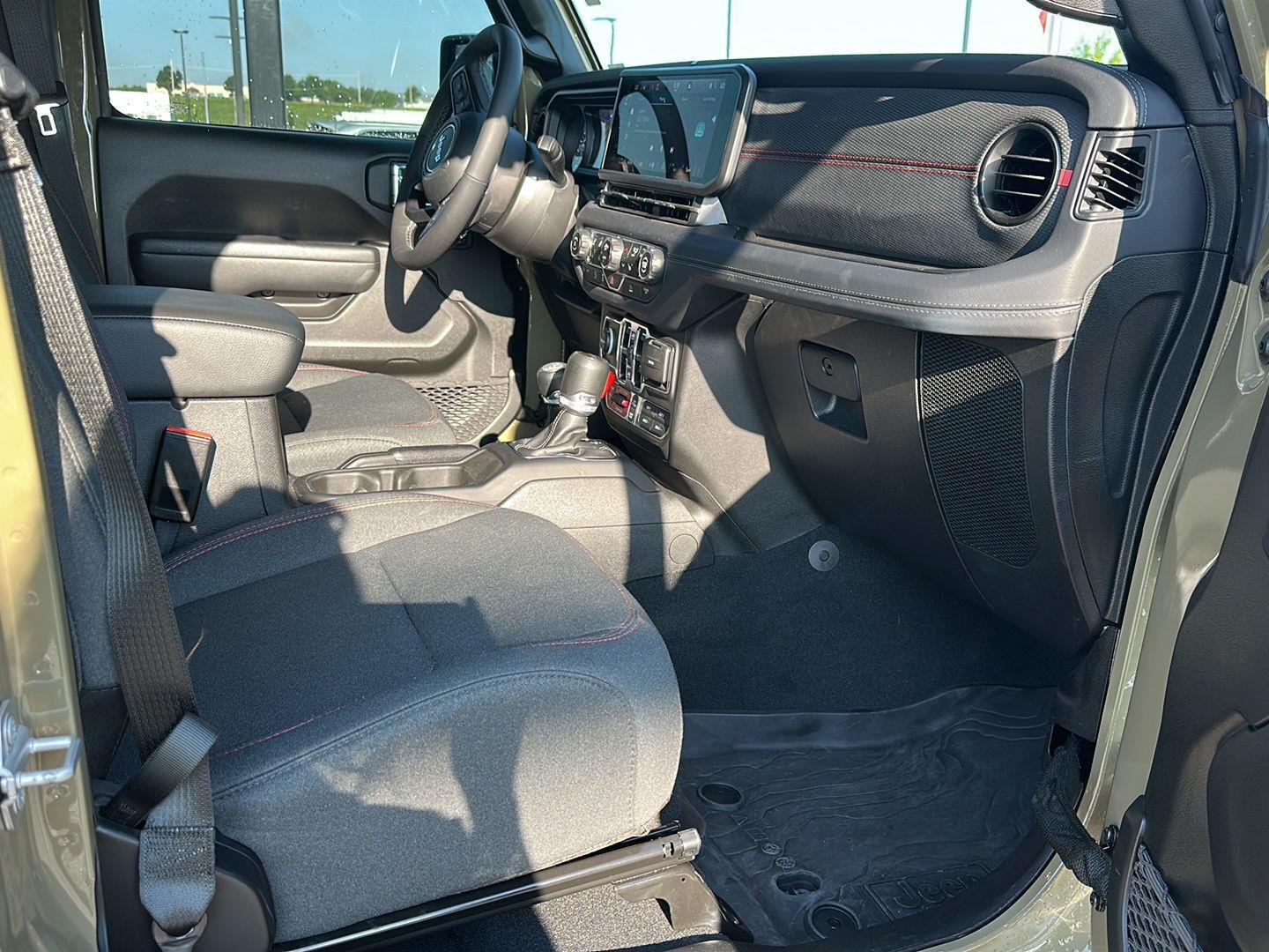 Used 2025 41 Jeep Rubicon image 33
