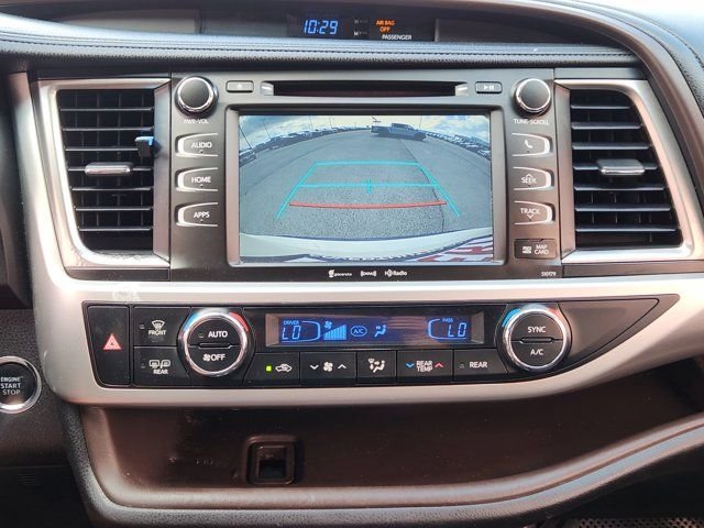 Used 2017 White Toyota XLE image 19