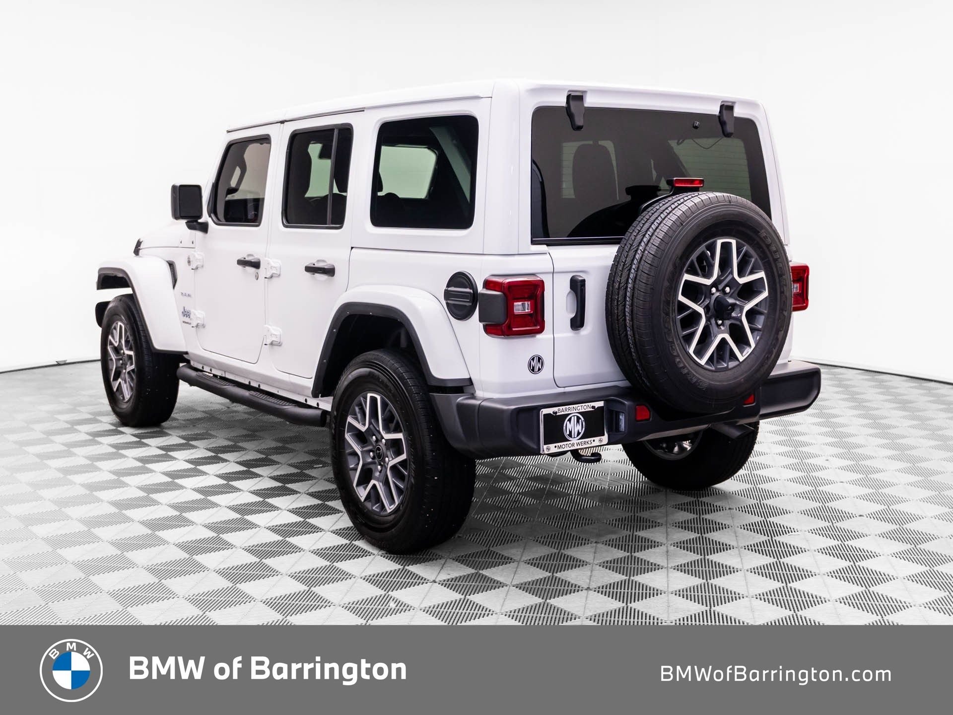 Used 2024 White Jeep Sahara image 3