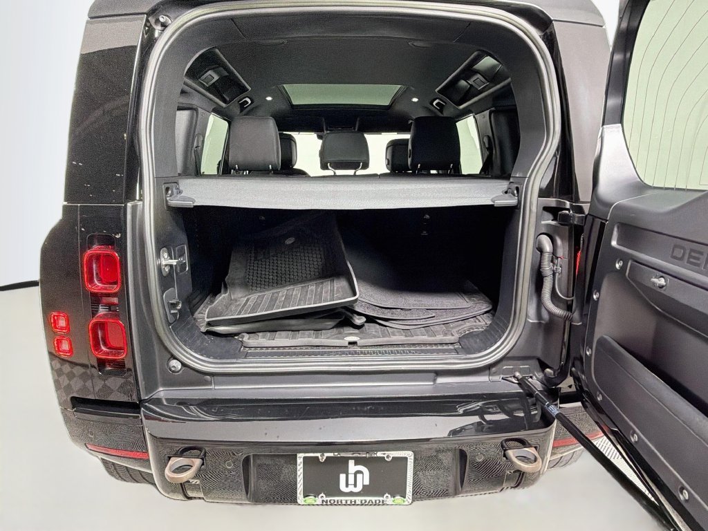 Certified Used 2023 Black Land Rover X-Dynamic SE image 28