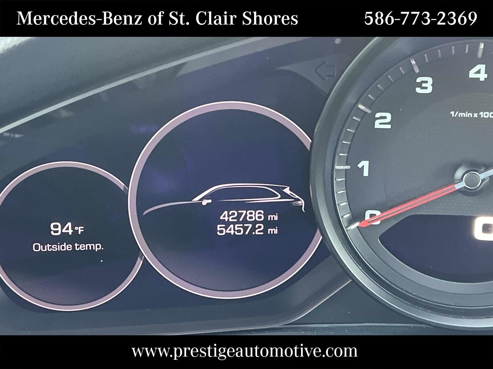 Used 2021 White Porsche Base image 26