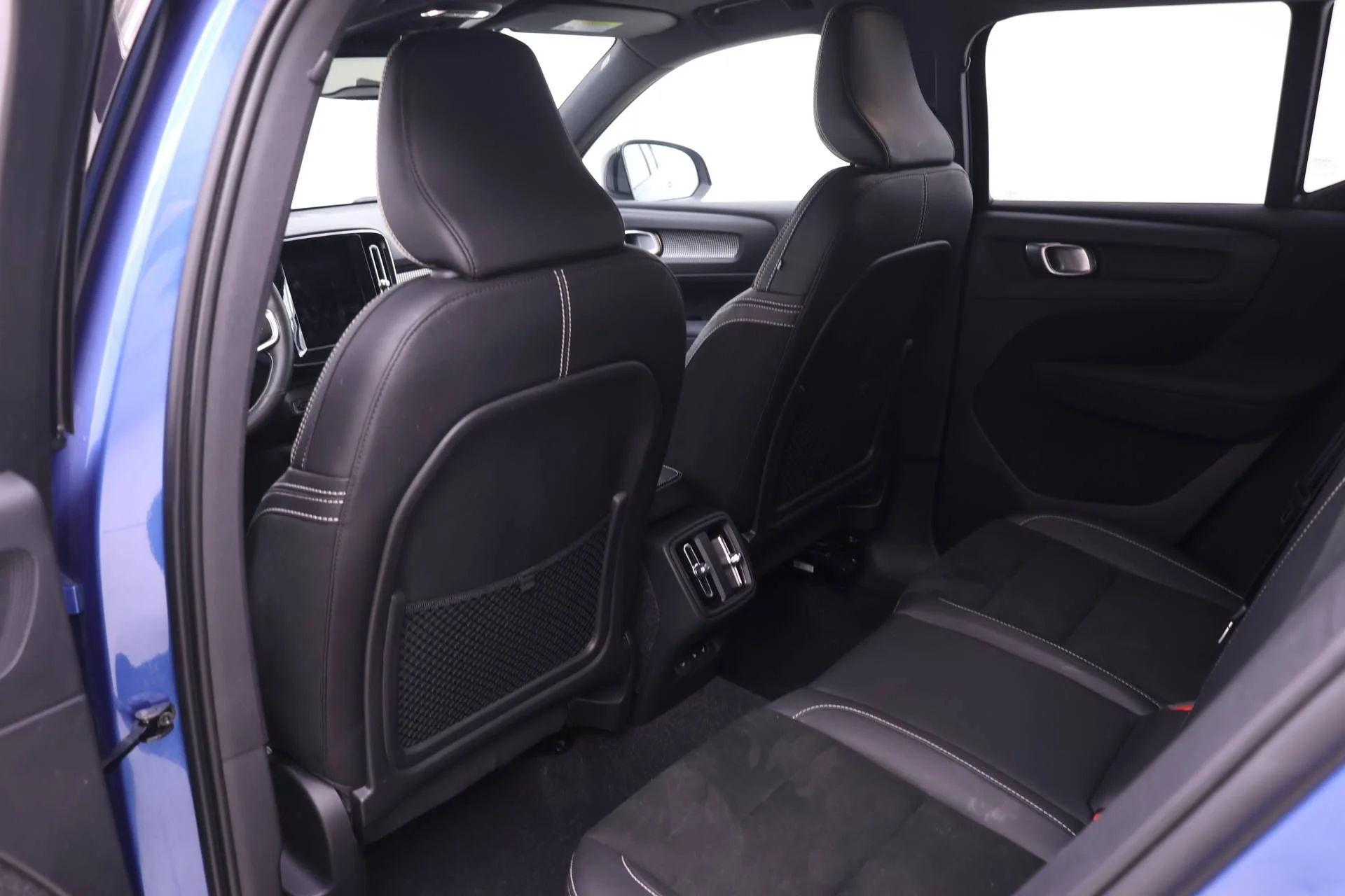 Used 2021 Blue Volvo R-Design image 14