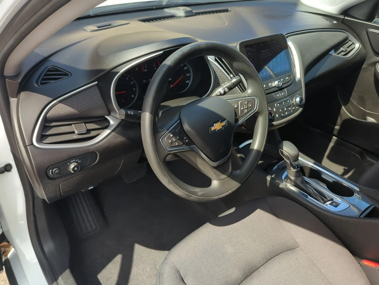 Used 2023 Summit White Chevrolet LT image 9