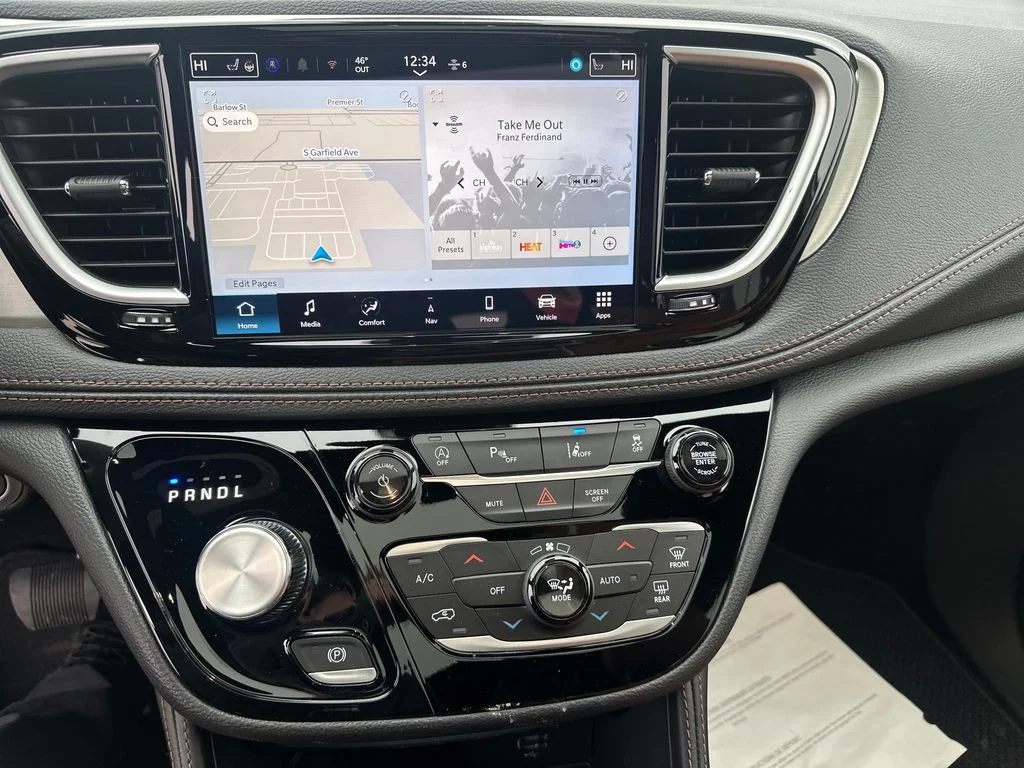 2026 Chrysler Pacifica Pinnacle - Photo 18