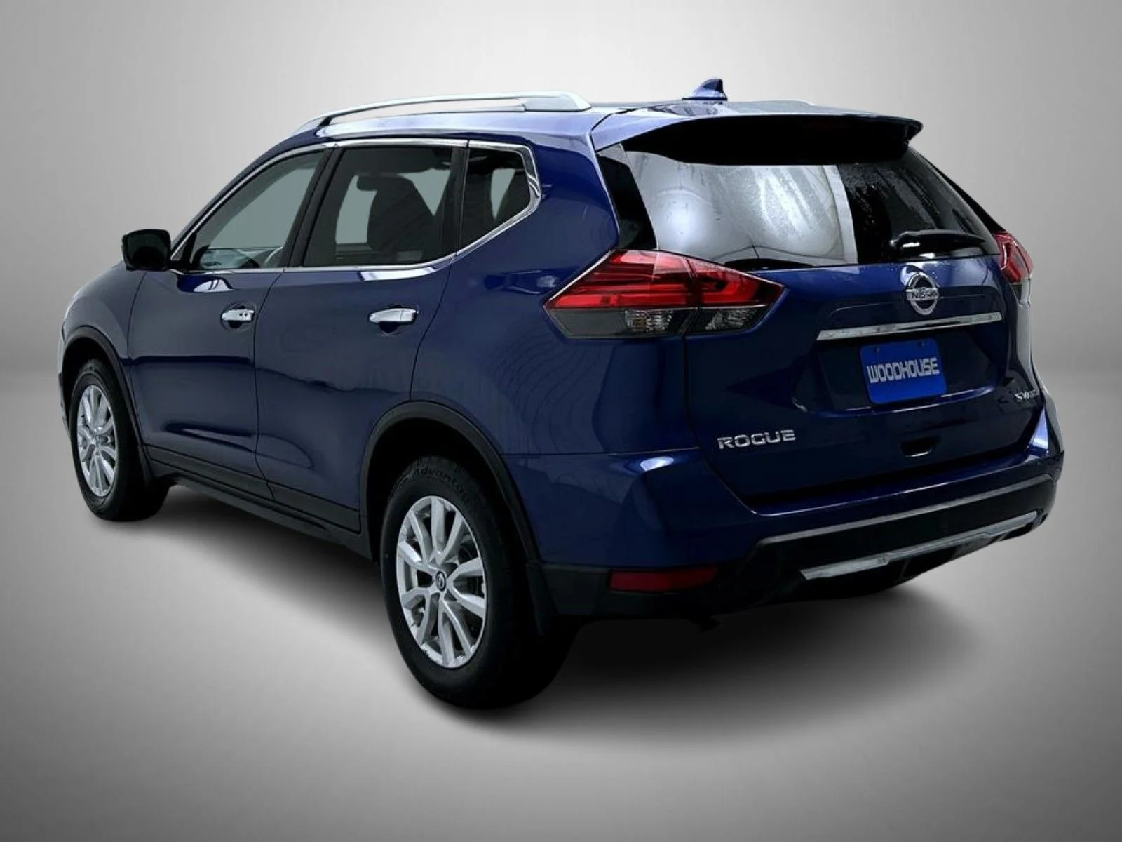 Used 2017 Blue Nissan SV image 7
