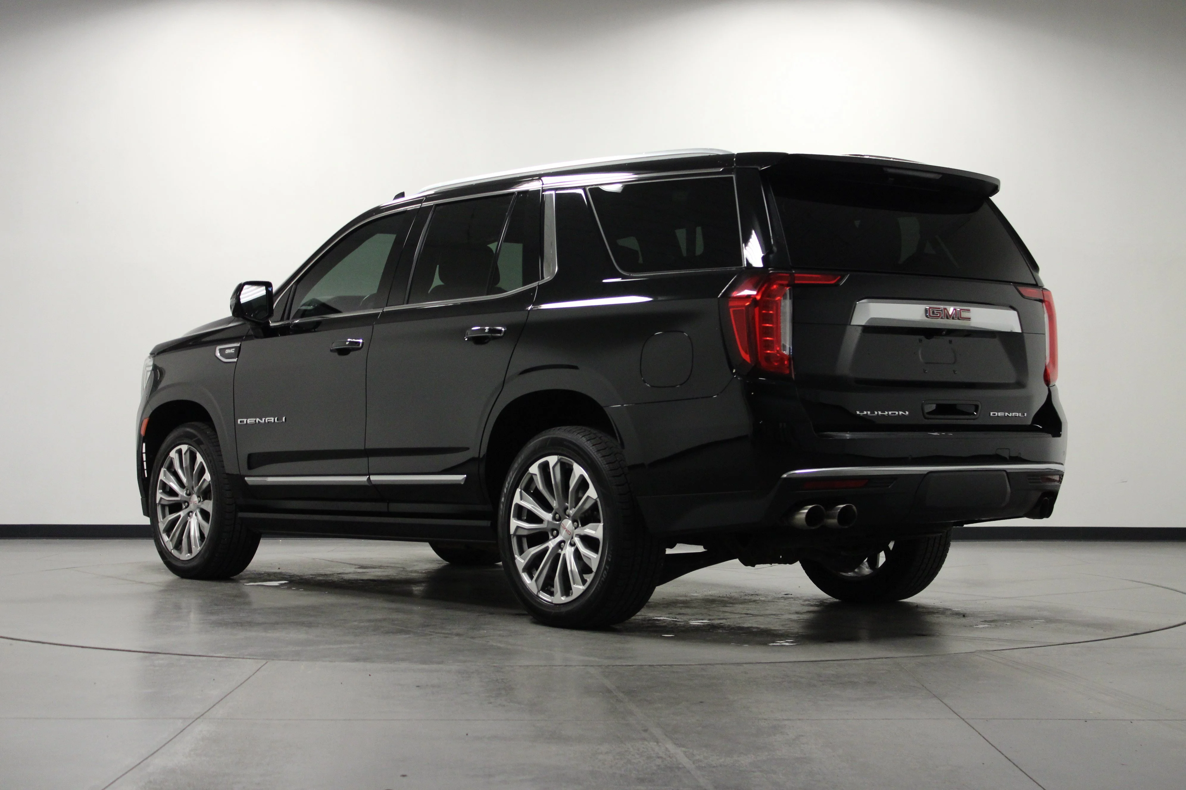 Used 2022 Onyx Black GMC Denali image 6