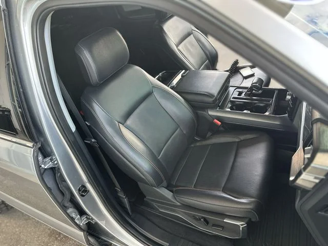 Used 2023 Silver Ford Lariat image 27