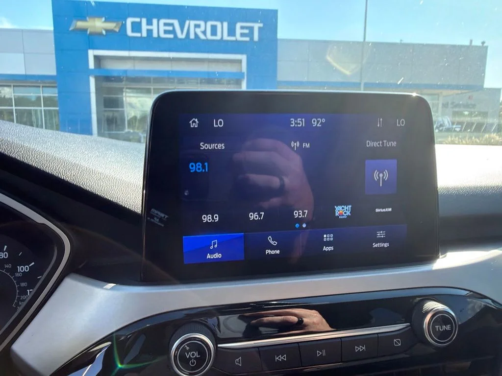 Used 2022 Gray Ford SE image 15