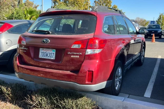 Used 2013  Subaru 2.5i image 7