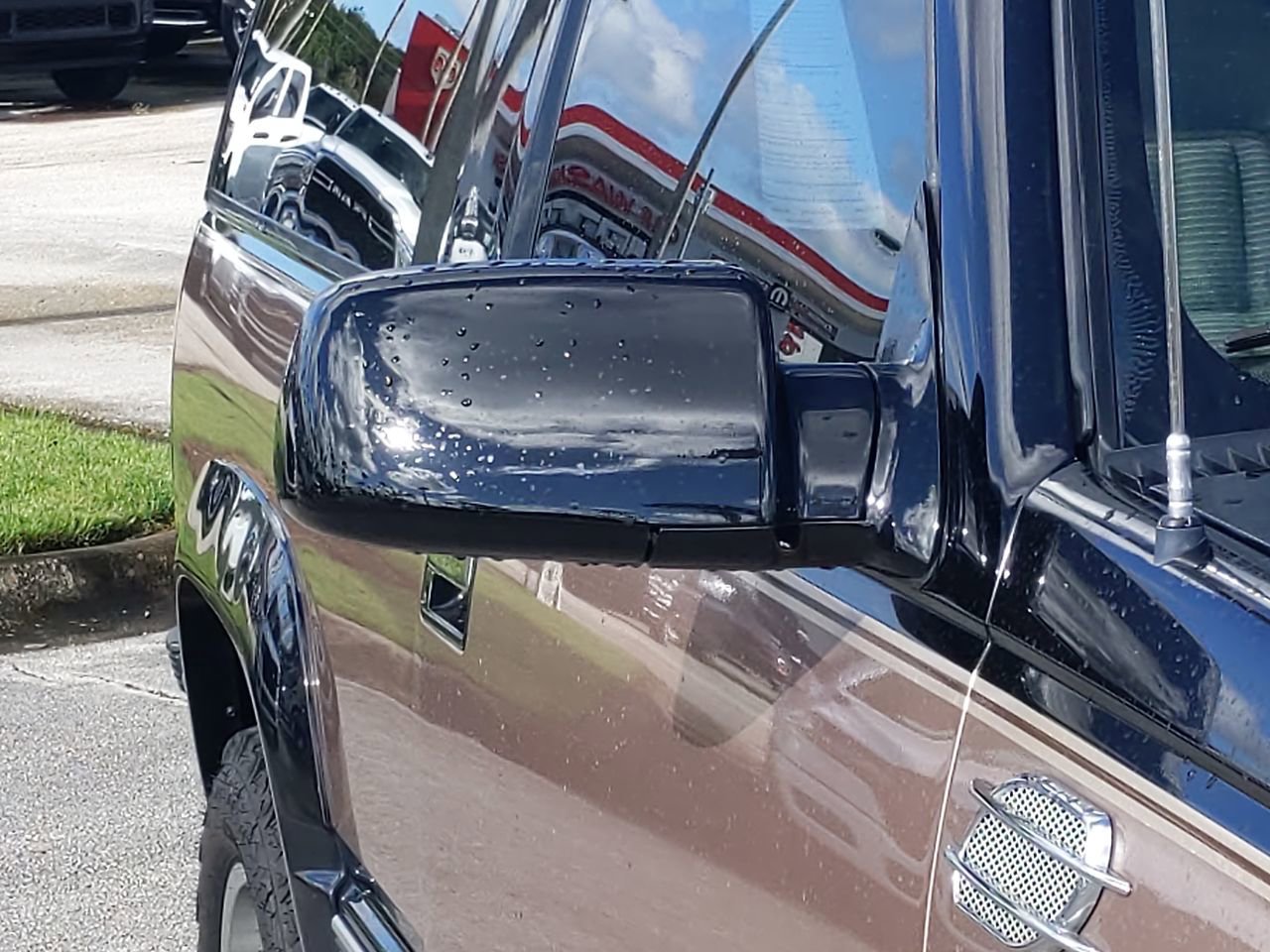 Used 1994 ONYX BLACK/LIGHT AUTUMNWOOD GMC 2DR 1500 4WD image 11