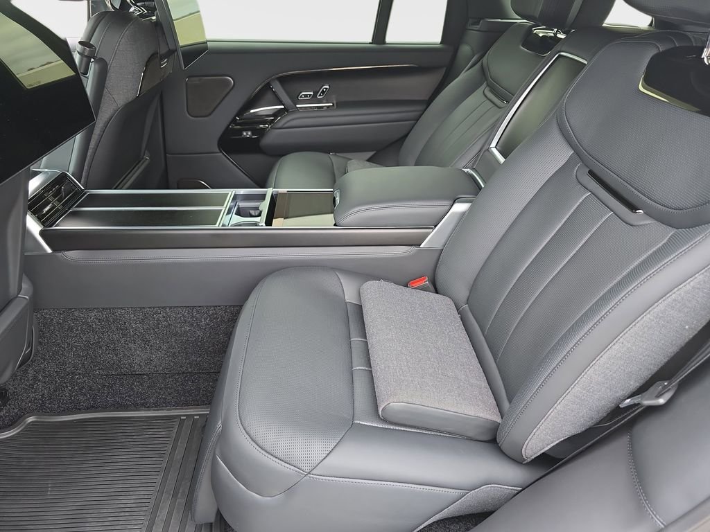 2025 Land Rover Range Rover SV - Photo 15
