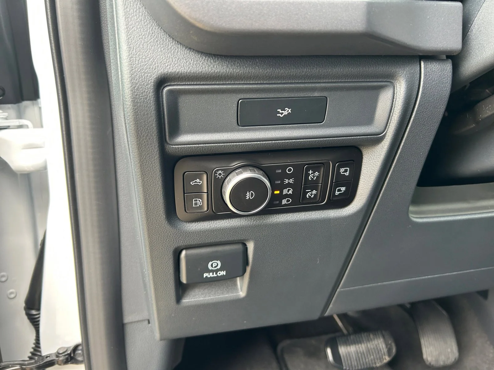 New 2026 Oxford White Ford XLT image 16