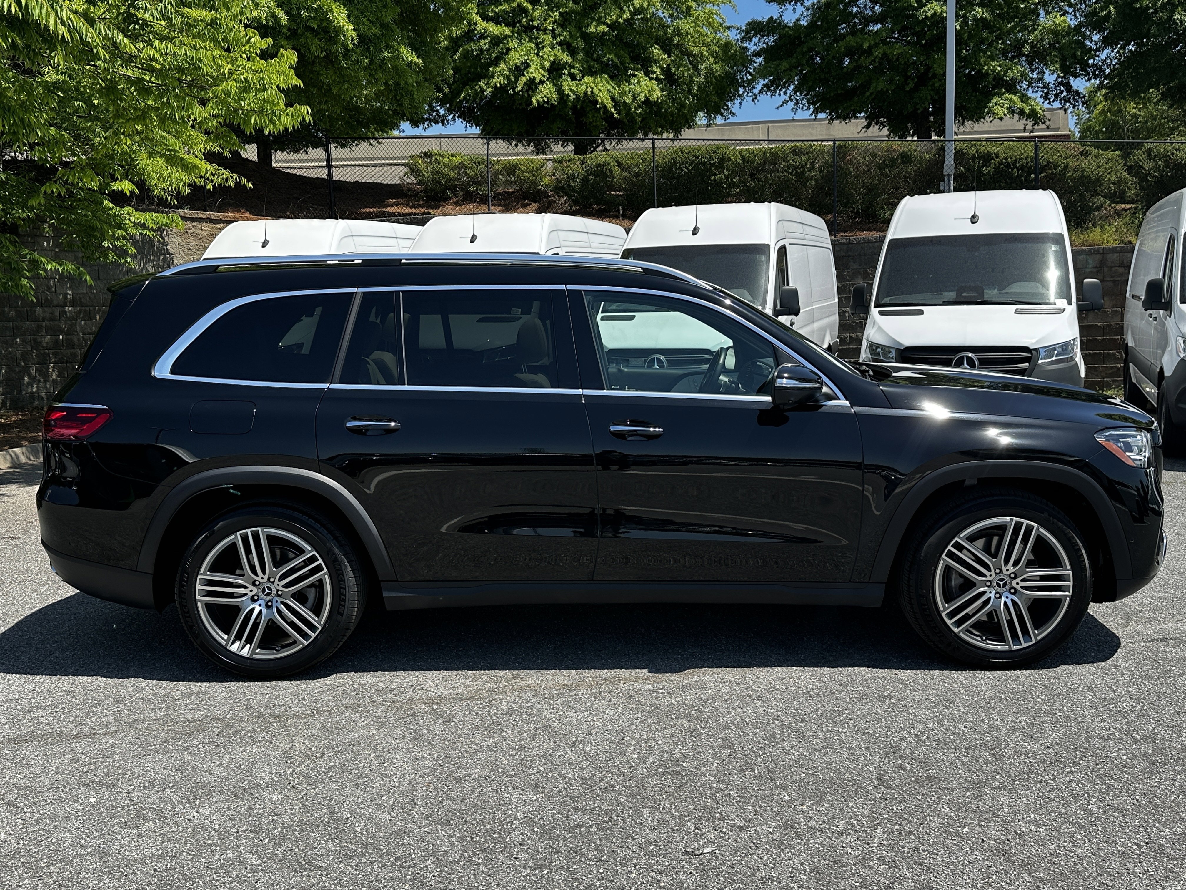 Certified Used 2025 Black Mercedes-Benz GLS 450 image 9