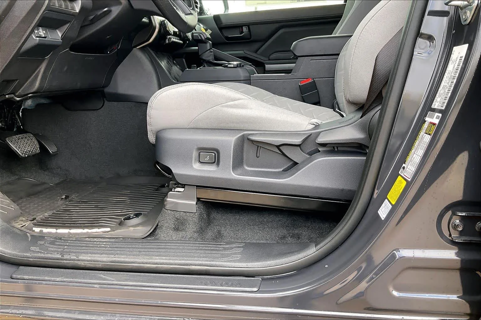 2026 Toyota Tacoma SR5 - Photo 18