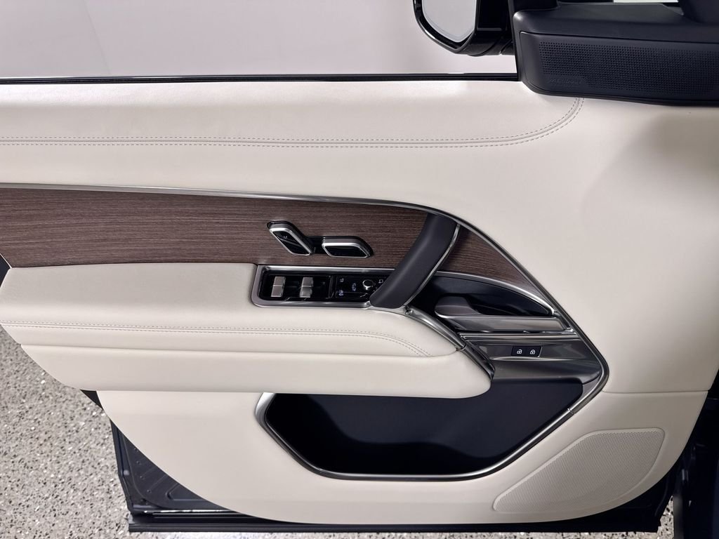 New 2026 Varesine Blue Land Rover SE image 13