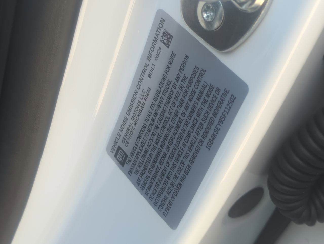 New 2025 Summit White Chevrolet Work Truck image 32