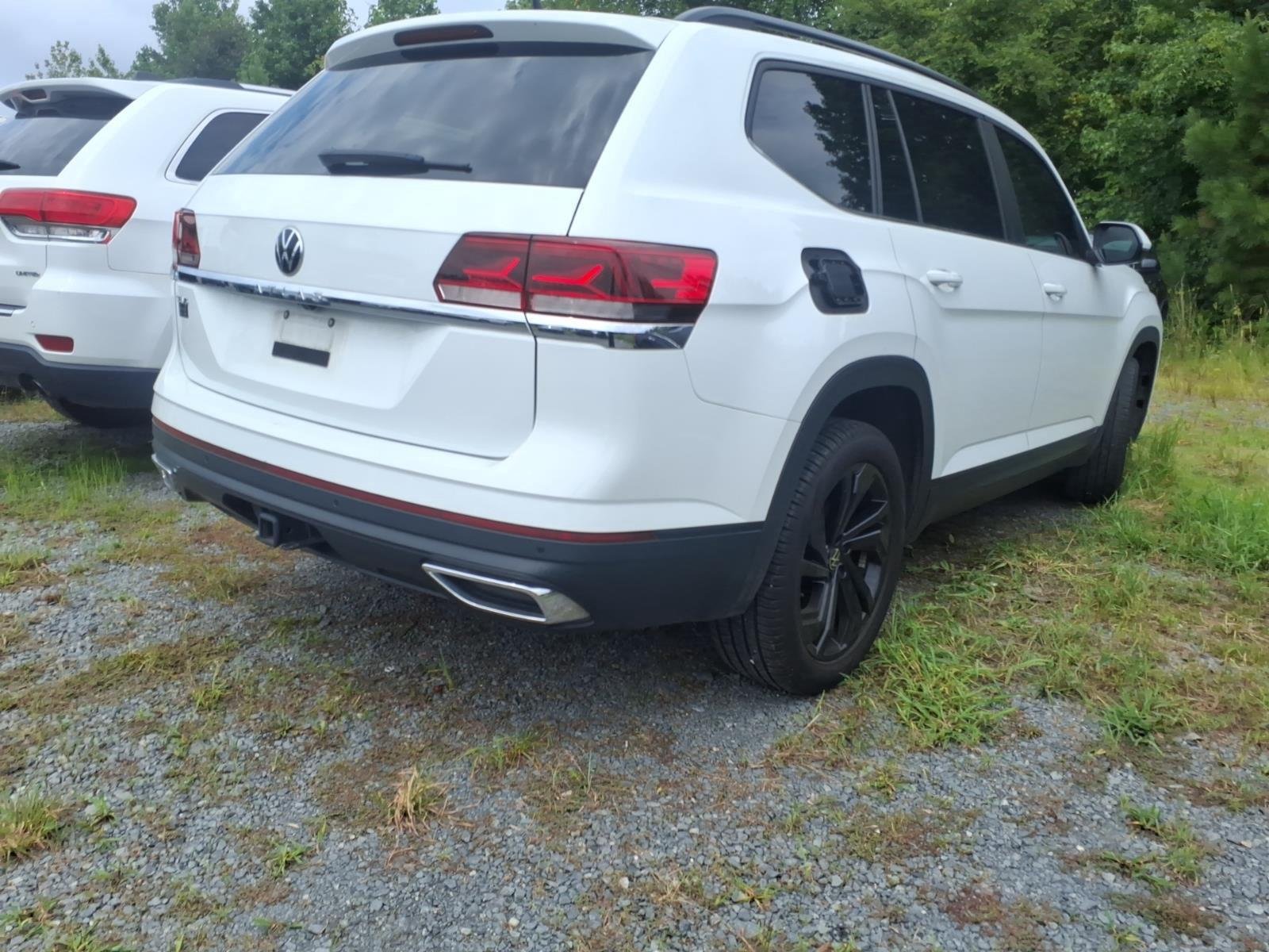 Used 2023 Pure White Volkswagen 3.6L V6 SE w/Technology image 8