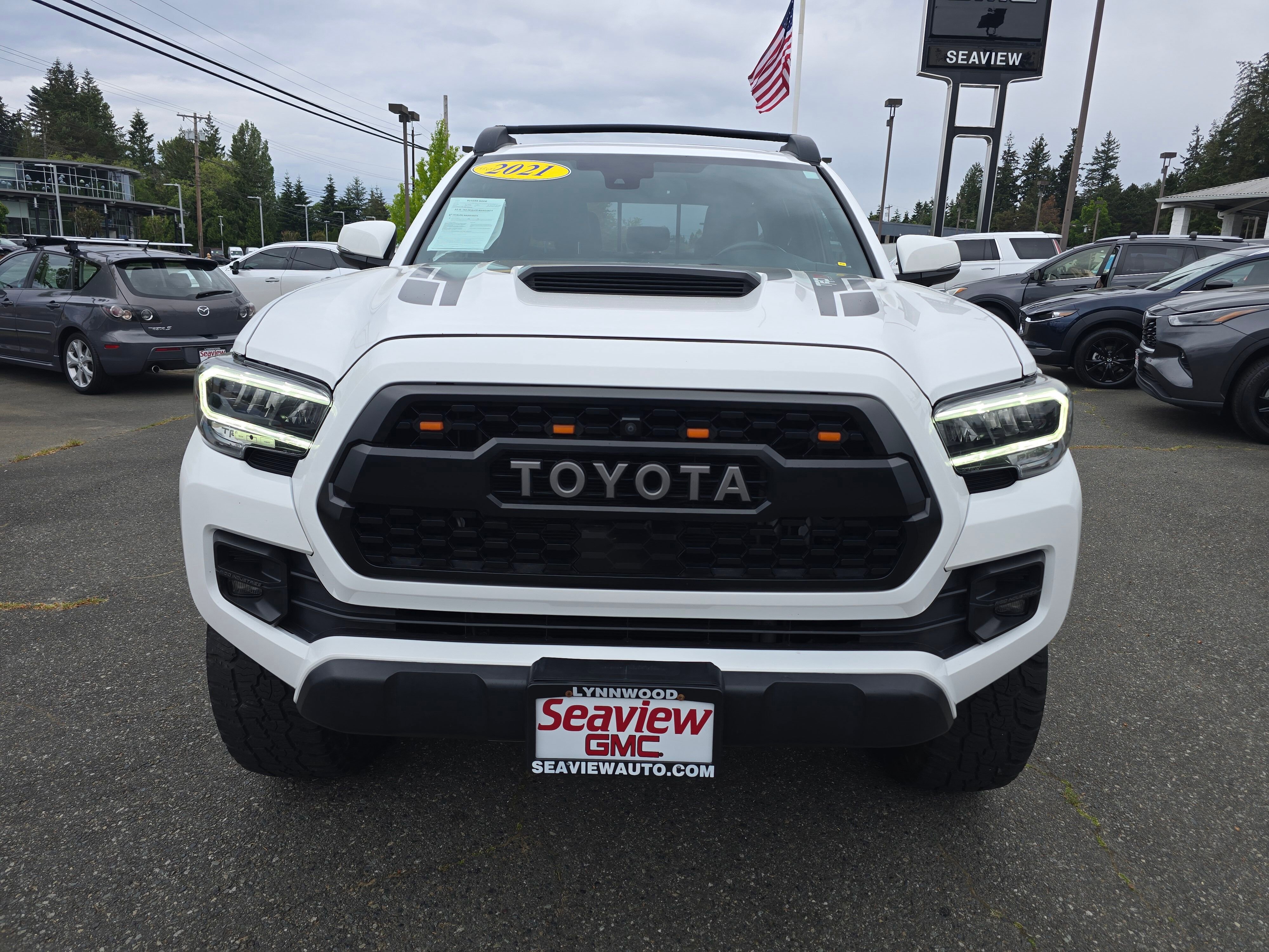 Used 2021  Toyota SR image 8